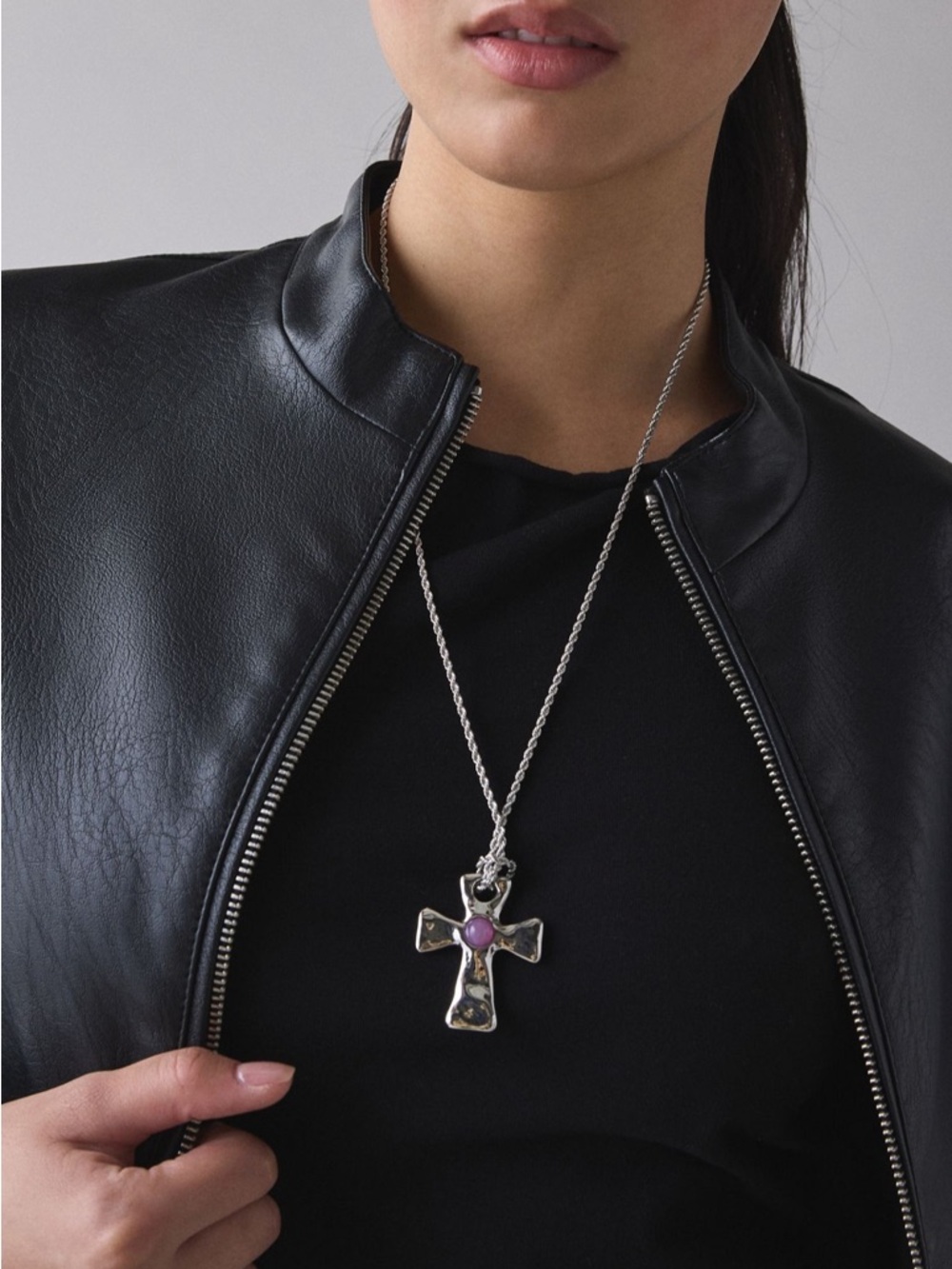 NWT Urban Outfitters Milan Metal Chain Silver Cross Pendant Necklace